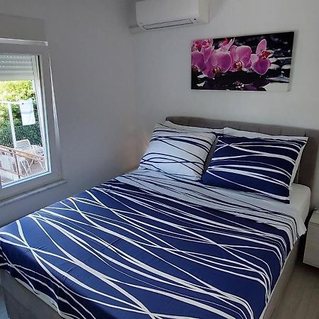 Apartman Perunika Selce Exterior photo