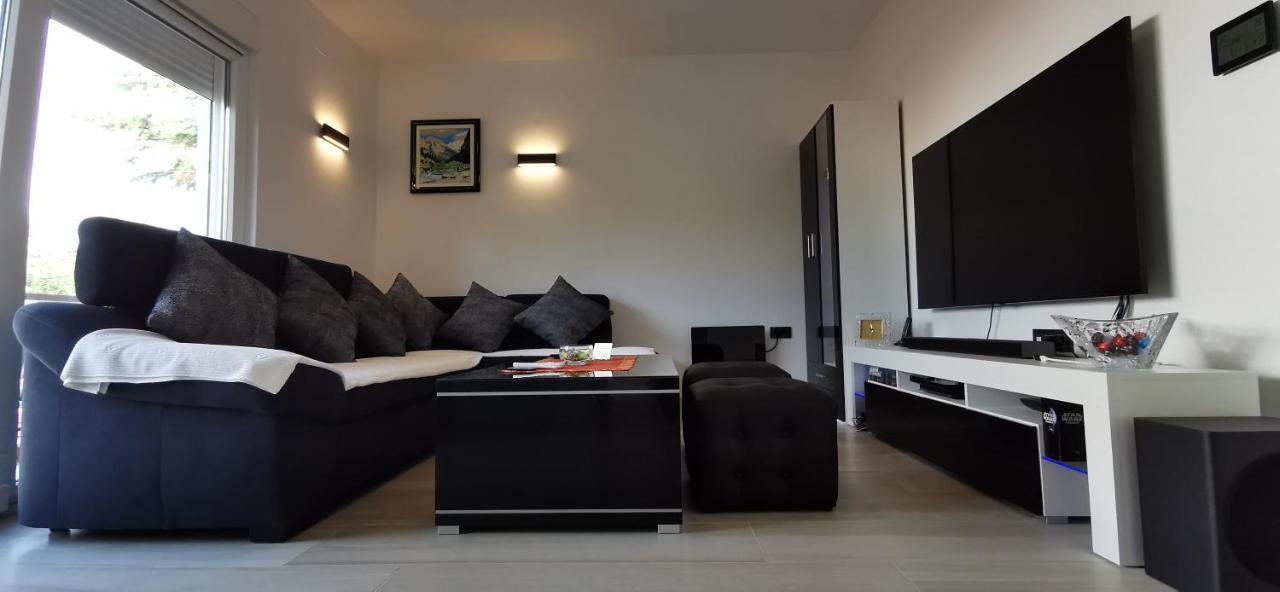 Apartman Perunika Selce Exterior photo