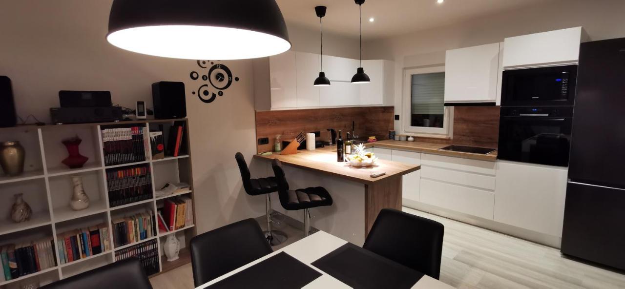 Apartman Perunika Selce Exterior photo
