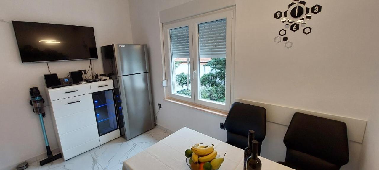 Apartman Perunika Selce Exterior photo